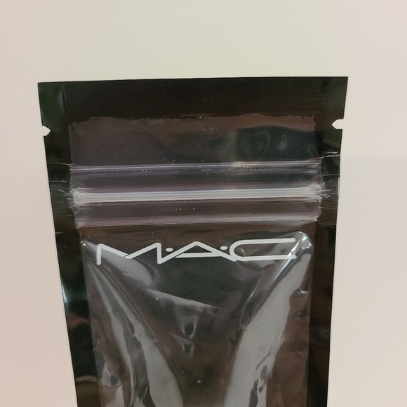 MAC Pigment Mini Loose Powder In Rich Purple - Picture 3 of 11